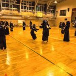 光ヶ丘直心会<!--関東 設立年	1985 年	館長・代表	𠮷田正守 稽古場所	270-0143 千葉県流山市向小金4-20-1 柏市立光ヶ丘小学校 （学校体育館） 稽古場所２	277-0065 千葉県柏市光ケ丘4-23-1 柏市立光ヶ丘中学校体育館・武道場 （学校武道場） 稽古日時	 【月】19：00～21：00（光ヶ丘中学校武道場）  【火】19：00～21：00（光ヶ丘小学校）  【木】19：00～21：00（光ヶ丘小学校）  【金】19：00～21：00（光ヶ丘小学校）  【土】17：45～19：45（光ヶ丘中学校体育館） 費用	  入会金／0円  月謝／少年のみ1500円    中学生以上は年会費2000～3000 スポーツ保険 指導内容	少年／○ 一般／○ 婦人部／○  入門可能年齢	年中以上	募集時期	常時可能 入会希望連絡	 吉田正守 電話: 090-1546-4006 masanokami22@gmail.com  URL	https://mim722.wixsite.com/jikishinkai ① 正直な心 ～嘘をついたり、人をだましてはいけない。剣道修業の中で「嘘をつかず、ごまかさず」正しい稽古をすることによって、正直な心を養う。 ② 素直な心 ～素直な気持ちで一生懸命努力する。剣道の場合も正しい技の稽古を繰り返すことにより素直な心を養う。-->