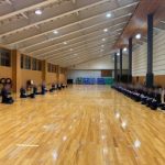 直心舘<!--中部 設立年	1971 年	館長・代表	田代和樹 稽古場所	501-5122 岐阜県郡上市白鳥町為真761番地1 郡上市立白鳥中学校格技場 （学校体育館） 稽古日時	 【火】19:00〜20:00(幼年)     19:00〜20:30(少年)     20:30〜21:30（一般）   【木】19:00〜20:00(幼年)     19:00〜20:30(少年)     20:30〜21:30（一般）   【土】月２回 18:30〜20:30(幼・少年) 費用	  入会金／0円  月謝／2000円  後援会費／0円   保険等あり。兄弟割引あり。 指導内容	少年／○ 一般／○ その他武道／○  入門可能年齢	４才以上	募集時期	常時可能 入会希望連絡	 田代和樹 電話: 090-7311-7272 jikishinkandojyo@gmail.com  URL	https://sites.google.com/view/jikishinkan  舘長の願い「素直で芯の真っ直ぐな人間の育成」を目指したいという願いを込めて、令和７年４月より、５３年続いた「那留剣道スポーツ少年団」から「直心舘道場」と改名しました。  道場訓「剣心」を掲げ、剣道を通して、あいさつ、返事、凌霜（苦しいことを凌ぎ、花を咲かせる）を大切にすることで青少年の健全育成をしています。 -->