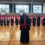 広沢少年剣友会<!--近畿 設立年	1978 年	館長・代表	坂部 駿介 稽古場所	616-8306 京都府京都市右京区嵯峨広沢西裏町25 京都市立広沢小学校体育館 （学校体育館） 稽古日時	 【火】17：00～19：00  【土】15：00～18：00 費用	  入会金／1000円  月謝／3500円    保険等／2000円 指導内容	少年／○ 一般／○ 婦人部／○ 外国人受入れ／○  入門可能年齢	小学生以上 （年長は応相談）	募集時期	常時可能 入会希望連絡	 坂部駿介 電話: 090-3700-0659 kyoto.hiroken@gmail.com  URL	https://www.facebook.com/p/広沢少年剣友会-61571976955335/  インスタグラム： https://www.instagram.com/kendo_hirosawa.kyoto/?igsh=czh2azBnZjh5MzAw#   指導方針 当会は昭和53年に創立された伝統ある剣道場です。 広沢少年剣友会では、剣道を通じた青少年の健全育成を第一の目標として掲げております。小学生から中学生を主な対象とし、礼儀作法、克己心、そして仲間との協調性を主とした指導をしております。 稽古を通じて心身の鍛錬を図り、生涯にわたって剣道を続けられることを目指しています。 広沢少年剣友会は、未来を担う子どもたちの成長を剣道を通じて力強く支えてまいります。-->